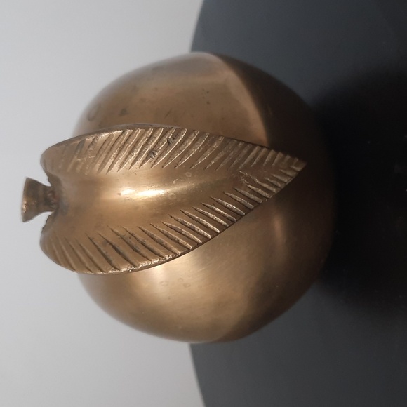 Vintage Brass Apple Paperweight - Picture 2 of 6